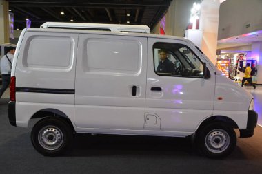 Pasay, PH - 20 Temmuz - Suzuki Eeco Filipin ticari araç fuarında 20 Temmuz 2024 tarihinde Pasay, Filipinler 'de. Filipin ticari araç fuarı Filipinler 'de yıllık bir kamyon fuarıdır..