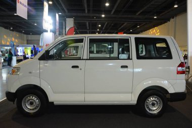 Pasay, PH - 20 Temmuz - Suzuki apv Filipin ticari araç fuarında 20 Temmuz 2024 tarihinde Pasay, Filipinler 'de. Filipin ticari araç fuarı Filipinler 'de yıllık bir kamyon fuarıdır..