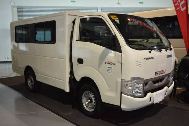 Pasay, PH - 20 Temmuz - Filipin ticari araç fuarında Isuzu Traviz 20 Temmuz 2024 tarihinde Pasay, Filipinler 'de. Filipin ticari araç fuarı Filipinler 'de yıllık bir kamyon fuarıdır..