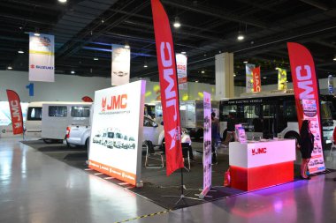 Pasay, PH - 20 Temmuz - Filipin ticari araç fuarında 20 Temmuz 2024 tarihinde Pasay, Filipinler 'de JMC standı. Filipin ticari araç fuarı Filipinler 'de yıllık bir kamyon fuarıdır..