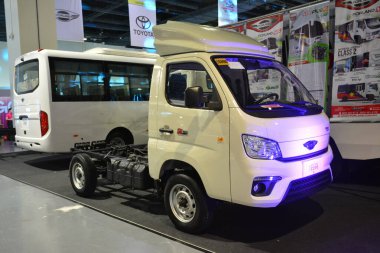 Pasay, PH - 20 Temmuz - Filipin ticari araç fuarında Forland c18 20 Temmuz 2024 tarihinde Pasay, Filipinler. Filipin ticari araç fuarı Filipinler 'de yıllık bir kamyon fuarıdır..