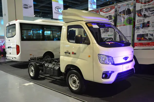 Pasay, PH - 20 Temmuz - Filipin ticari araç fuarında Forland c18 20 Temmuz 2024 tarihinde Pasay, Filipinler. Filipin ticari araç fuarı Filipinler 'de yıllık bir kamyon fuarıdır..