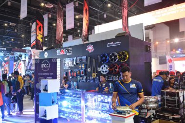 Pasay, PH - MAR 24 - 24 Mart 2024 tarihinde Filipinler 'in Pasay şehrinde gerçekleştirilen Inside Racing Bike Fest and Trade Show' da Okimura standı. İçerideki yarış, Filipinler 'de her yıl düzenlenen bir motosiklet gösterisi..