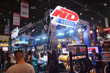 Pasay, PH - MAR 24 - 24 Mart 2024 'te Filipinler' deki Inside Racing Bike Fest and Trade Show 'da lastik standı. İçerideki yarış, Filipinler 'de her yıl düzenlenen bir motosiklet gösterisi..