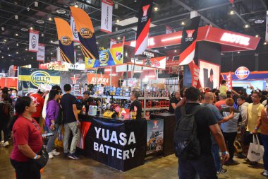 Pasay, PH - MAR 24 - 24 Mart 2024 'te Filipinler' deki Inside Racing Bike Fest and Trade Show 'da Yuasa bataryası. İçerideki yarış, Filipinler 'de her yıl düzenlenen bir motosiklet gösterisi..