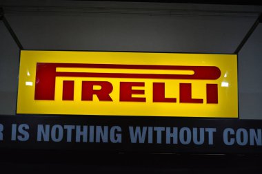 Pasay, PH - MAR 24 - 24 Mart 2024 'te Filipinler' deki Inside Racing Bisiklet Festivali ve Ticaret Fuarı 'nda Pirelli standı. İçerideki yarış, Filipinler 'de her yıl düzenlenen bir motosiklet gösterisi..