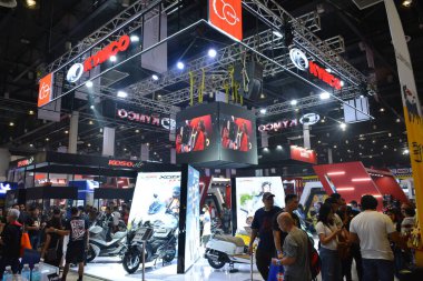 Pasay, PH - MAR 24 - Kymco standı 24 Mart 2024 tarihinde Filipinler 'in Pasay şehrinde gerçekleştirildi. İçerideki yarış, Filipinler 'de her yıl düzenlenen bir motosiklet gösterisi..
