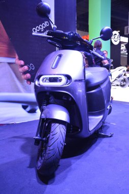 Pasay, PH - 27 Nisan - Gogoro scooter 27 Nisan 2024 tarihinde Makina Moto Show, Filipinler 'de. Makina Moto, Filipinler 'de düzenlenen yıllık bir motosiklet fuarıdır..