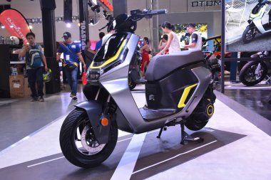 Pasay, PH - 27 Nisan - Zeeho ae6 27 Nisan 2024 tarihinde Makina Moto Show, Filipinler 'de. Makina Moto, Filipinler 'de düzenlenen yıllık bir motosiklet fuarıdır..