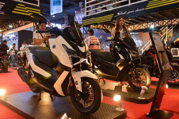 Pasay, PH - APR 27 - Voge sr150 gt Makina Moto Show 'da 27 Nisan 2024 Pasay, Filipinler. Makina Moto, Filipinler 'de düzenlenen yıllık bir motosiklet fuarıdır..