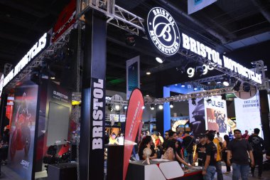 Pasay, PH - APR 27 - Bristol motosiklet standı 27 Nisan 2024 tarihinde Pasay, Filipinler 'de Makina Moto Show' da. Makina Moto, Filipinler 'de düzenlenen yıllık bir motosiklet fuarıdır..
