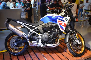 Pasay, PH - APR 27 - Makina Moto Show 'da 27 Nisan 2024 tarihinde Filipinler' in Pasay kentinde Bmw f 900. Makina Moto, Filipinler 'de düzenlenen yıllık bir motosiklet fuarıdır..