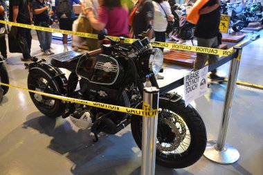 Pasay, PH - 27 Nisan - 27 Nisan 2024 'te Filipinler' deki Makina Moto Show 'da BmW 90' lar. Makina Moto, Filipinler 'de düzenlenen yıllık bir motosiklet fuarıdır..
