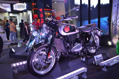 Pasay, PH - APR 27 - 27 Nisan 2024 tarihinde Filipinler 'deki Makina Moto Show' da Bsa altın yıldızı 650. Makina Moto, Filipinler 'de düzenlenen yıllık bir motosiklet fuarıdır..