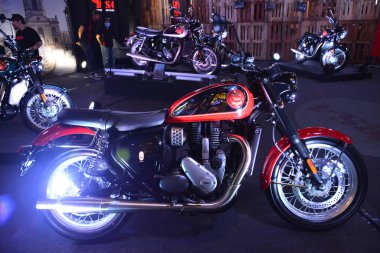 Pasay, PH - APR 27 - 27 Nisan 2024 tarihinde Filipinler 'deki Makina Moto Show' da Bsa altın yıldızı 650. Makina Moto, Filipinler 'de düzenlenen yıllık bir motosiklet fuarıdır..