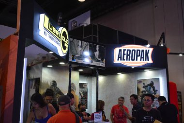 Pasay, PH - APR 27 - 27 Nisan 2024 tarihinde Filipinler, Pasay 'da Makina Moto Show' da uçak standı. Makina Moto, Filipinler 'de düzenlenen yıllık bir motosiklet fuarıdır..