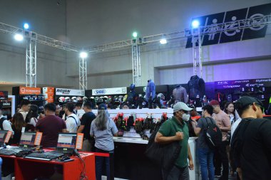 Pasay, PH - 27 Nisan - 27 Nisan 2024 'te Filipinler' deki Makina Moto Show 'da Motoworld standı. Makina Moto, Filipinler 'de düzenlenen yıllık bir motosiklet fuarıdır..