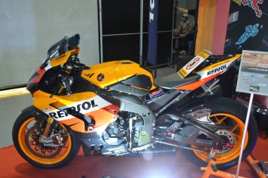 Pasay, PH - APR 27 - Honda Cbr 1000rr 27 Nisan 2024 tarihinde Filipinler, Pasay 'da Makina Moto Show' da. Makina Moto, Filipinler 'de düzenlenen yıllık bir motosiklet fuarıdır..