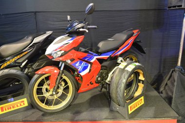 Pasay, PH - APR 27 - Honda galibi 27 Nisan 2024 tarihinde Filipinler, Pasay 'da Makina Moto Show' da x kazandı. Makina Moto, Filipinler 'de düzenlenen yıllık bir motosiklet fuarıdır..