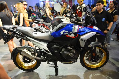 Pasay, PH - APR 27 - Makina Moto Show 'da 27 Nisan 2024' te Filipinler 'in Pasay kentinde. Makina Moto, Filipinler 'de düzenlenen yıllık bir motosiklet fuarıdır..