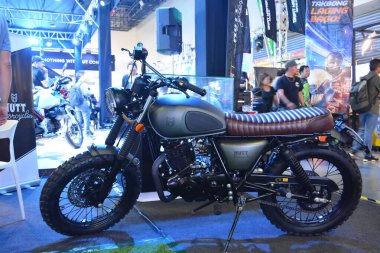 Pasay, PH - APR 27 - Makina Moto Show 'da it kabzası 27 Nisan 2024 Pasay, Filipinler' de. Makina Moto, Filipinler 'de düzenlenen yıllık bir motosiklet fuarıdır..