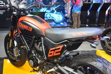 PAsay, PH - APR 27 - Ducati 27 Nisan 2024 'te Filipinler' deki Makina Moto Show 'da karıştırıcı. Makina Moto, Filipinler 'de düzenlenen yıllık bir motosiklet fuarıdır..