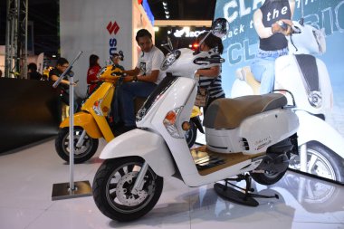 Pasay, PH - APR 27 - Kymco 27 Nisan 2024 'te Filipinler' deki Makina Moto Show 'da 125 kişi gibi. Makina Moto, Filipinler 'de düzenlenen yıllık bir motosiklet fuarıdır..