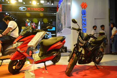 Pasay, PH - APR 27 - Suzuki hırsızları 27 Nisan 2024 tarihinde Filipinler, Pasay 'da Makina Moto Show' da. Makina Moto, Filipinler 'de düzenlenen yıllık bir motosiklet fuarıdır..