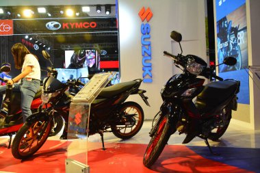 Pasay, PH - APR 27 - Suzuki Raider R150 27 Nisan 2024 tarihinde Filipinler, Pasay 'da Makina Moto Show' da. Makina Moto, Filipinler 'de düzenlenen yıllık bir motosiklet fuarıdır..