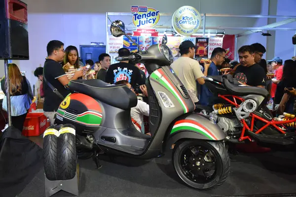 stock image PASAY, PH - APR 27 - Vespa piaggio at Makina Moto Show on April 27, 2024 in Pasay, Philippines. Makina Moto is a annual motorcycle show held in Philippines.