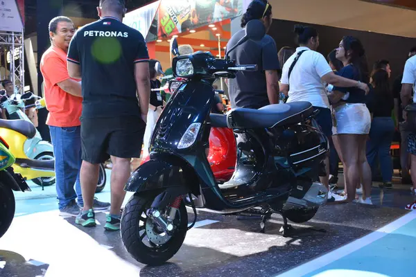 stock image PASAY, PH - APR 27 - Vespa piaggio at Makina Moto Show on April 27, 2024 in Pasay, Philippines. Makina Moto is a annual motorcycle show held in Philippines.