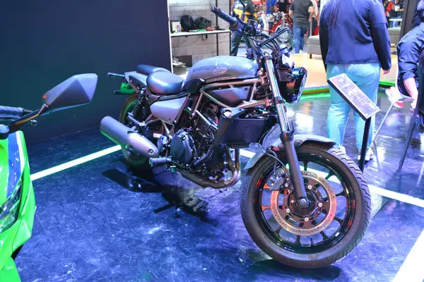 Pasay, PH - 27 Nisan - Kawasaki eleme programı 27 Nisan 2024 tarihinde Pasay, Filipinler 'de. Makina Moto, Filipinler 'de düzenlenen yıllık bir motosiklet fuarıdır..