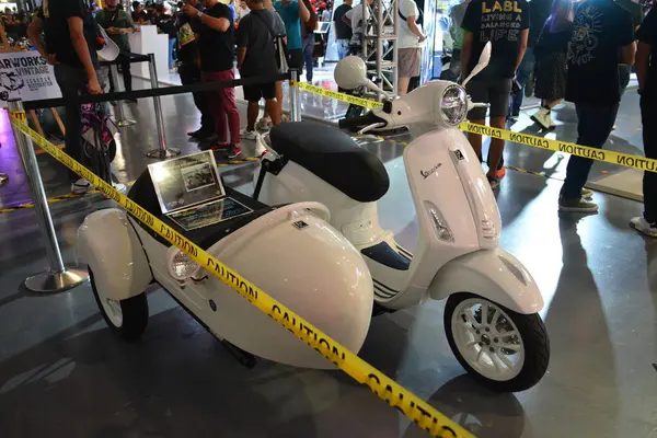 stock image PASAY, PH - APR 27 - Vespa piaggio at Makina Moto Show on April 27, 2024 in Pasay, Philippines. Makina Moto is a annual motorcycle show held in Philippines.