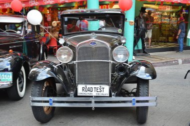 MAKATI, PH - 17 Şubat - Ford model a, 17 Şubat 2024 tarihinde Filipinler 'in Makati kentinde, Dolling İstasyonu klasik araba fuarında. Benzin istasyonu Vintage, Filipinler 'de düzenlenen bir otomobil fuarıdır..