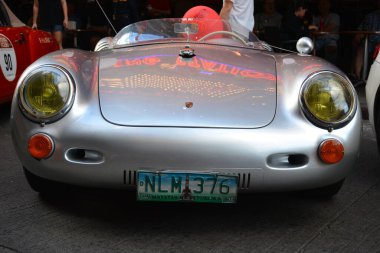 MAKATI, PH - 17 Şubat - Porsche Spyder, 17 Şubat 2024 tarihinde Filipinler 'in Makati şehrinde, Dolling İstasyonu klasik araba fuarında. Benzin istasyonu Vintage, Filipinler 'de düzenlenen bir otomobil fuarıdır..