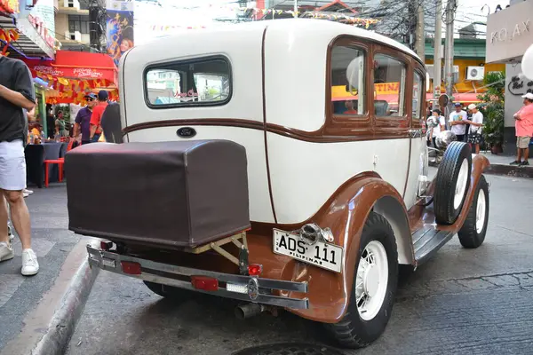 MAKATI, PH - 17 Şubat - Ford model a, 17 Şubat 2024 tarihinde Filipinler 'in Makati kentinde, Dolling İstasyonu klasik araba fuarında. Benzin istasyonu Vintage, Filipinler 'de düzenlenen bir otomobil fuarıdır..