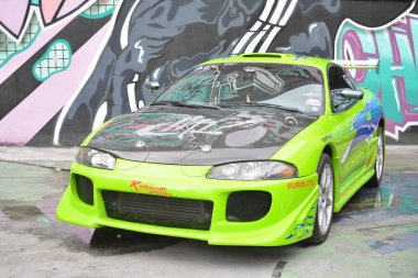 PARANAQUE, PH - 24 AUG - Mitsubishi tutulması Brokeboys 'un arabasında 24 Ağustos 2024' te Paranaque, Filipinler 'de. Brokeboys, Filipinler 'de bir araba yarışması düzenleyen bir araba organizatörü..