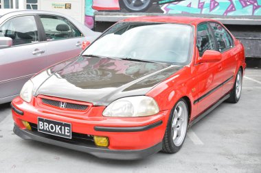 PARANAQUE, PH - 24 AUG - Honda Civic Brokeboys 'un arabasında 24 Ağustos 2024 tarihinde Paranaque, Filipinler' de buluşuyor. Brokeboys, Filipinler 'de bir araba yarışması düzenleyen bir araba organizatörü..
