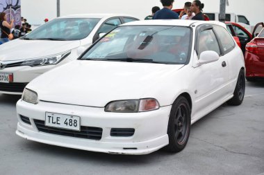 PARANAQUE, PH - 24 AUG - Honda Civic Brokeboys 'un arabasında 24 Ağustos 2024 tarihinde Paranaque, Filipinler' de buluşuyor. Brokeboys, Filipinler 'de bir araba yarışması düzenleyen bir araba organizatörü..