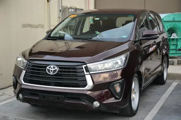 Paranak, PH - 24 AUG - Toyota innova Brokeboys araba buluşması 24 Ağustos 2024 tarihinde Paranaque, Filipinler 'de. Brokeboys, Filipinler 'de bir araba yarışması düzenleyen bir araba organizatörü..