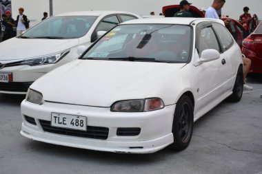 PARANAQUE, PH - 24 AUG - Honda Civic Brokeboys 'un arabasında 24 Ağustos 2024 tarihinde Paranaque, Filipinler' de buluşuyor. Brokeboys, Filipinler 'de bir araba yarışması düzenleyen bir araba organizatörü..