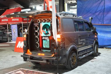 QUEZON ŞEHRİ, PH - 10 AUG - Suzuki apv 10 Ağustos 2024 tarihinde Quezon City, Filipinler 'de Birleşik Tekerlek Fuarı' nda. Wheels United, Filipinler 'de düzenlenen bir otomobil fuarıdır..