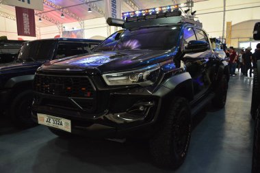 PASIG, PH - 31 AUG - Toyota hilux gr 31 Ağustos 2024 tarihinde Pasig, Filipinler 'de Street Show Garage' da. Sokak gösterisi garajı, Filipinler 'de düzenlenen bir otomobil fuarıdır..