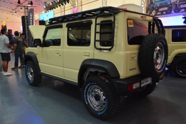 PASIG, PH - 31 AUG - Suzuki Jimny 31 Ağustos 2024 tarihinde Pasig, Filipinler 'deki Street Show Garajı' nda. Sokak gösterisi garajı, Filipinler 'de düzenlenen bir otomobil fuarıdır..