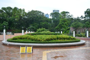 TSIM SHA TSUI, HK - 28 Mayıs - Kowloon Park kavşağı 28 Mayıs 2024 tarihinde Tsim Sha Tsui, Hong Kong. Kowloon Park, Tsim Sha Tsui, Kowloon, Hong Kong 'da büyük bir parktır..