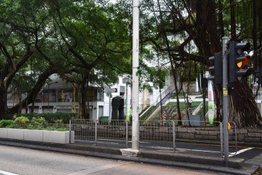 TSIM SHA TSUI, HK - 28 Mayıs - Kowloon parkı 28 Mayıs 2024 tarihinde Tsim Sha Tsui, Hong Kong 'da Austin Road' da. Kowloon Park, Tsim Sha Tsui, Kowloon, Hong Kong 'da büyük bir parktır..