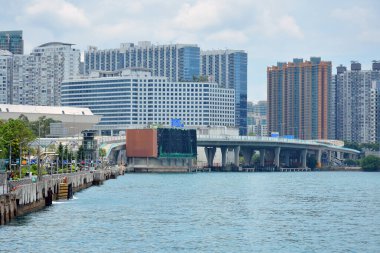 TSIM SHA TSUI, HK - 28 Mayıs - Kowloon Harbourfront Otel cephesi 28 Mayıs 2024, Tsim Sha Tsui, Hong Kong. Kowloon Harbourfront, Hong Kong 'da bir otel..