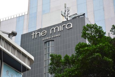 TSIM SHA TSUI, HK - 28 Mayıs - Mira Hong Kong Otel cephesi 28 Mayıs 2024, Tsim Sha Tsui, Hong Kong. Mira, Hong Kong 'da 492 odası ve süiti olan bir oteldir..