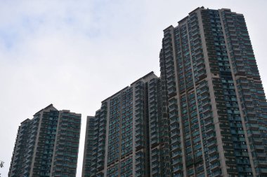 TSIM SHA TSUI, HK - 28 Mayıs - Victoria Kuleleri cephesi 28 Mayıs 2024, Tsim Sha Tsui, Hong Kong. Victoria Kuleleri, Hong Kong 'da çok katlı bir yerleşim yeri..