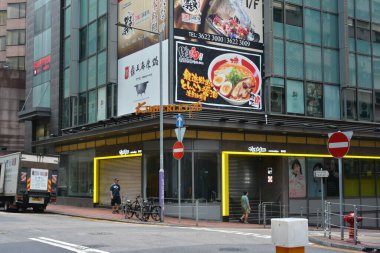 TSIM SHA TSUI, HK - 28 Mayıs - 26 Mayıs 2024 tarihinde Tsim Sha Tsui, Hong Kong 'da Kimberley 26 numaralı apartman cephesi. Kimberley 26, Hong Kong 'da bir mülk..